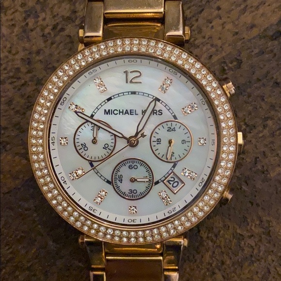 Michael Kors Rose Gold Watch - Picture 2 of 3